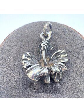 Hibiscus Flower Design Pendant Sterling Silver 925 Size 0.75" Length